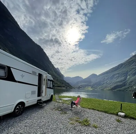 Die wichtigsten Vorschriften für Wohnmobilreisen in Europa - Mitführpflichten - Tempolimits - Maut - Warnwestenpflicht - Tipps für Camper &amp; Wohnmobilfahrer.